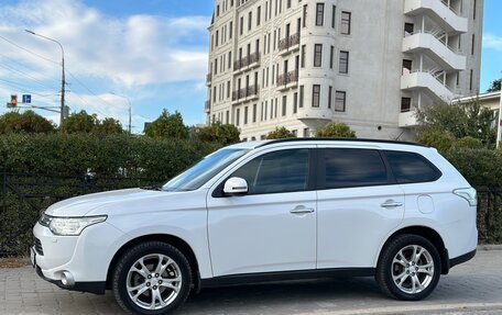 Mitsubishi Outlander III рестайлинг 3, 2012 год, 1 575 000 рублей, 2 фотография