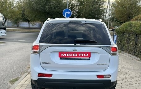 Mitsubishi Outlander III рестайлинг 3, 2012 год, 1 575 000 рублей, 4 фотография