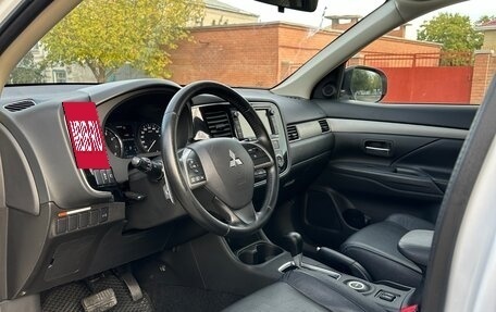 Mitsubishi Outlander III рестайлинг 3, 2012 год, 1 575 000 рублей, 14 фотография