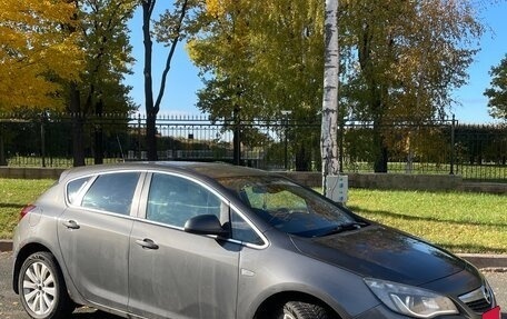 Opel Astra J, 2011 год, 600 000 рублей, 2 фотография