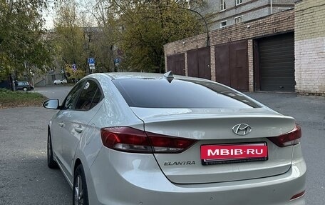 Hyundai Elantra VI рестайлинг, 2018 год, 1 700 000 рублей, 10 фотография