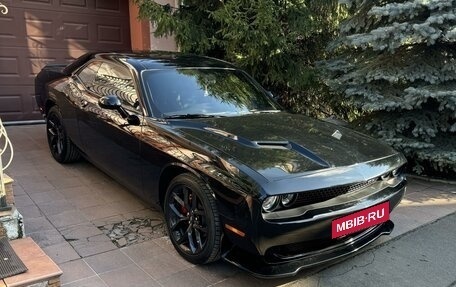 Dodge Challenger III рестайлинг 2, 2022 год, 5 499 999 рублей, 6 фотография