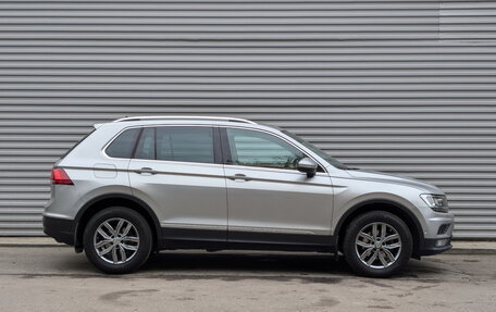 Volkswagen Tiguan II, 2018 год, 2 450 000 рублей, 4 фотография