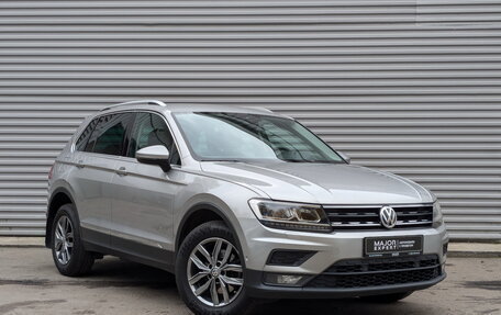 Volkswagen Tiguan II, 2018 год, 2 450 000 рублей, 3 фотография