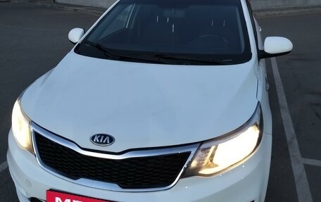 KIA Rio III рестайлинг, 2017 год, 990 000 рублей, 2 фотография