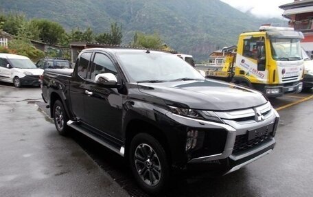 Mitsubishi L200 IV рестайлинг, 2022 год, 4 390 000 рублей, 2 фотография