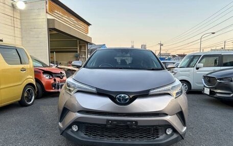 Toyota C-HR I рестайлинг, 2018 год, 1 576 000 рублей, 2 фотография