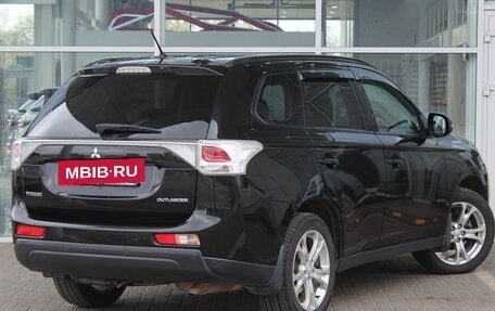 Mitsubishi Outlander III рестайлинг 3, 2013 год, 1 395 000 рублей, 2 фотография