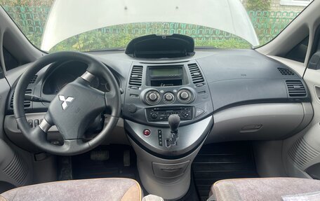 Mitsubishi Grandis, 2006 год, 670 000 рублей, 7 фотография