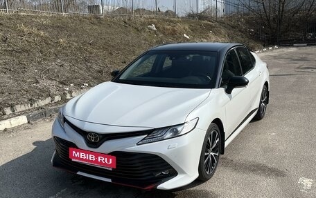 Toyota Camry, 2021 год, 3 800 000 рублей, 2 фотография