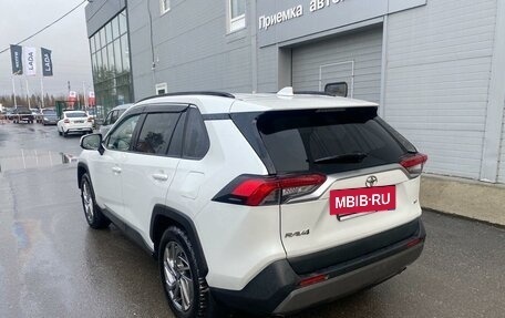 Toyota RAV4, 2021 год, 4 400 000 рублей, 9 фотография