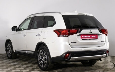 Mitsubishi Outlander III рестайлинг 3, 2018 год, 2 659 000 рублей, 7 фотография