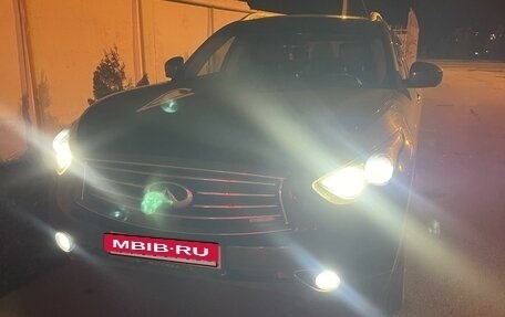 Infiniti QX70, 2014 год, 2 200 000 рублей, 18 фотография