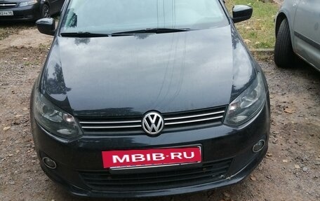 Volkswagen Polo VI (EU Market), 2012 год, 900 000 рублей, 32 фотография