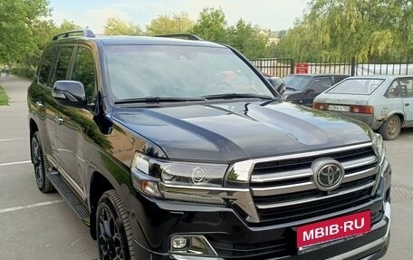 Toyota Land Cruiser 200, 2018 год, 7 600 000 рублей, 2 фотография