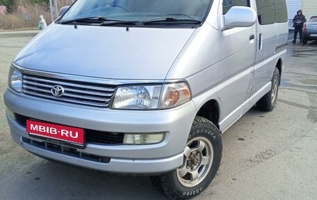 Toyota HiAce H100, 1997 год, 700 000 рублей, 1 фотография