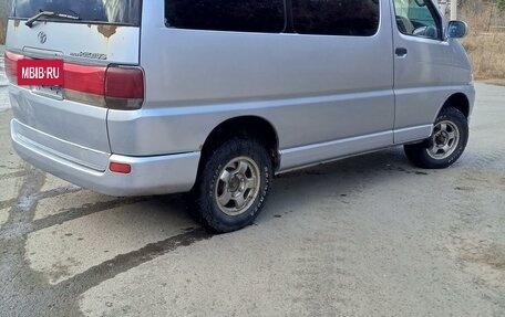 Toyota HiAce H100, 1997 год, 700 000 рублей, 3 фотография