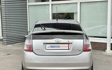 Toyota Prius, 2005 год, 895 000 рублей, 6 фотография