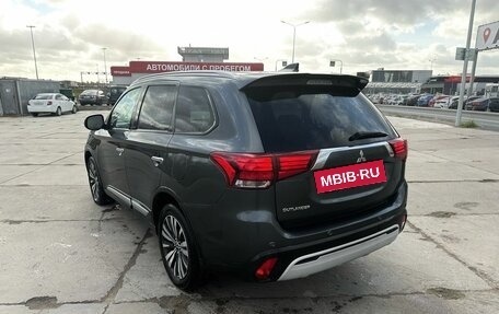 Mitsubishi Outlander III рестайлинг 3, 2020 год, 2 460 000 рублей, 2 фотография