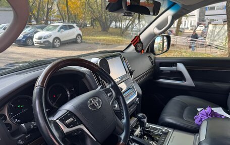 Toyota Land Cruiser 200, 2017 год, 6 500 000 рублей, 7 фотография