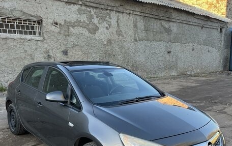 Opel Astra J, 2011 год, 625 000 рублей, 3 фотография