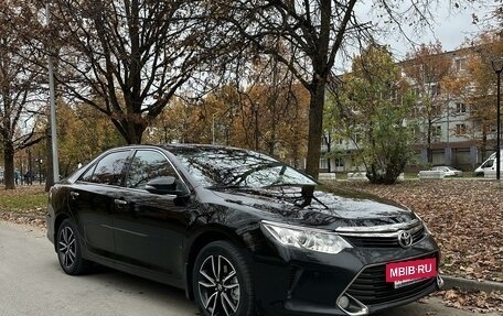 Toyota Camry, 2017 год, 2 295 000 рублей, 3 фотография