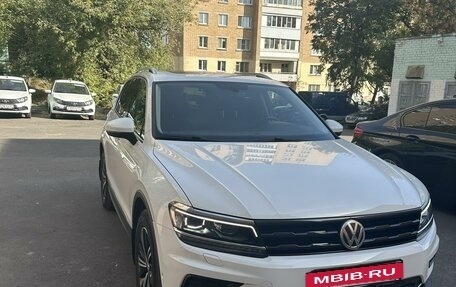 Volkswagen Tiguan II, 2017 год, 2 830 000 рублей, 2 фотография