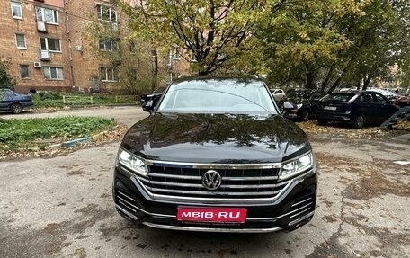 Volkswagen Touareg III, 2018 год, 5 600 000 рублей, 1 фотография