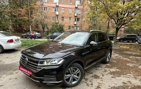 Volkswagen Touareg III, 2018 год, 5 600 000 рублей, 4 фотография