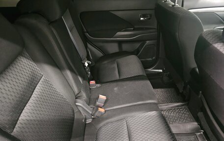 Mitsubishi Outlander III рестайлинг 3, 2014 год, 1 492 000 рублей, 9 фотография