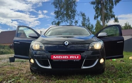 Renault Megane III, 2011 год, 830 000 рублей, 2 фотография