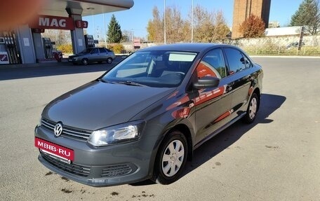 Volkswagen Polo VI (EU Market), 2011 год, 700 000 рублей, 2 фотография