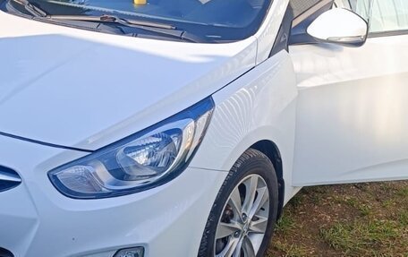 Hyundai Solaris II рестайлинг, 2011 год, 950 000 рублей, 6 фотография