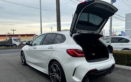 BMW 1 серия, 2021 год, 1 900 000 рублей, 7 фотография