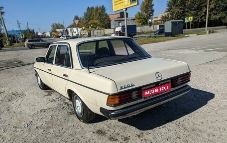 Mercedes-Benz W123, 1984 год, 400 000 рублей, 1 фотография