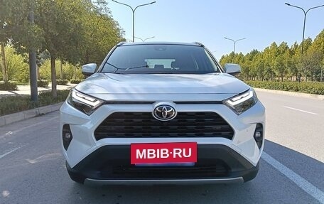 Toyota RAV4, 2023 год, 3 640 000 рублей, 2 фотография