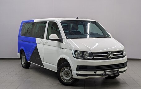 Volkswagen Caravelle T6 рестайлинг, 2019 год, 2 795 000 рублей, 3 фотография