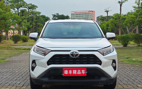 Toyota RAV4, 2021 год, 2 300 000 рублей, 2 фотография