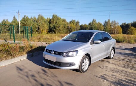 Volkswagen Polo VI (EU Market), 2012 год, 900 000 рублей, 1 фотография