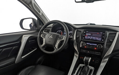 Mitsubishi Pajero Sport III рестайлинг, 2018 год, 3 420 000 рублей, 27 фотография