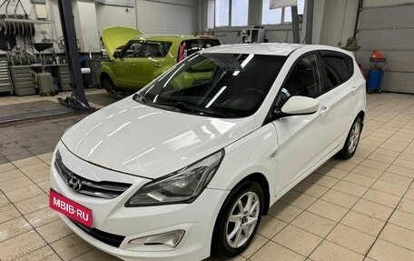 Hyundai Solaris II рестайлинг, 2015 год, 829 000 рублей, 1 фотография