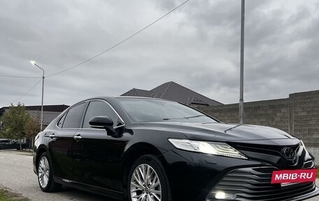 Toyota Camry, 2020 год, 3 300 000 рублей, 2 фотография