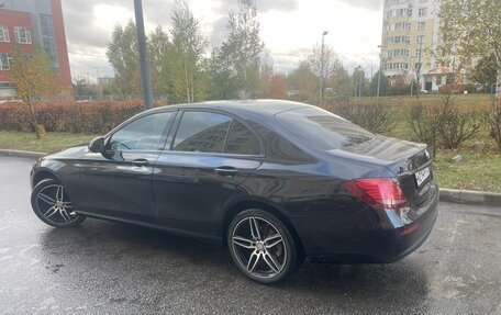 Mercedes-Benz E-Класс, 2019 год, 2 900 000 рублей, 4 фотография