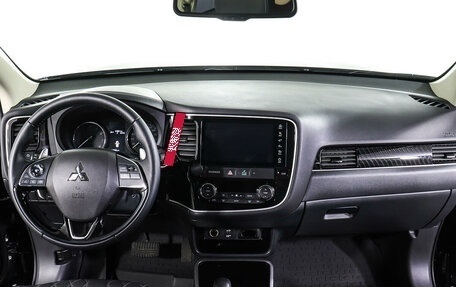 Mitsubishi Outlander III рестайлинг 3, 2022 год, 3 647 000 рублей, 14 фотография