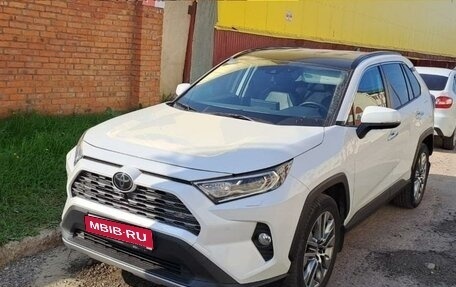 Toyota RAV4, 2020 год, 3 500 000 рублей, 3 фотография