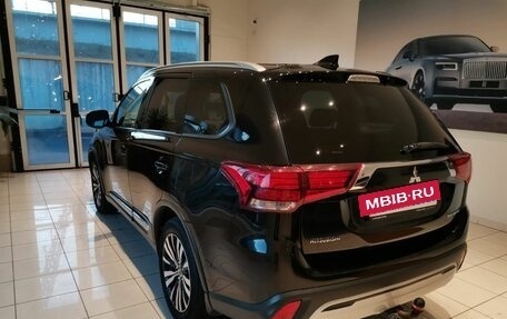 Mitsubishi Outlander III рестайлинг 3, 2018 год, 2 447 000 рублей, 6 фотография