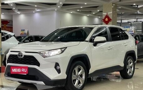 Toyota RAV4, 2020 год, 3 000 000 рублей, 3 фотография