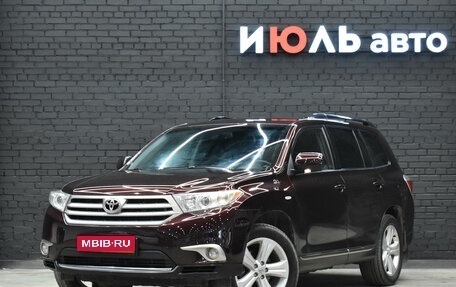 Toyota Highlander III, 2013 год, 2 895 000 рублей, 1 фотография