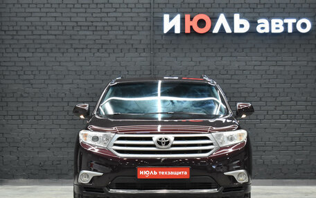 Toyota Highlander III, 2013 год, 2 895 000 рублей, 2 фотография