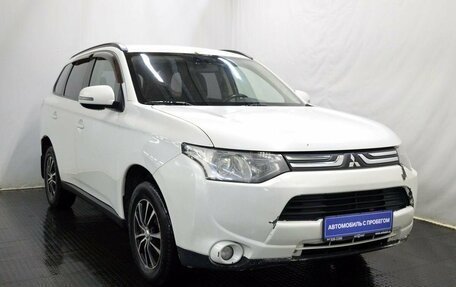 Mitsubishi Outlander III рестайлинг 3, 2013 год, 1 231 000 рублей, 3 фотография